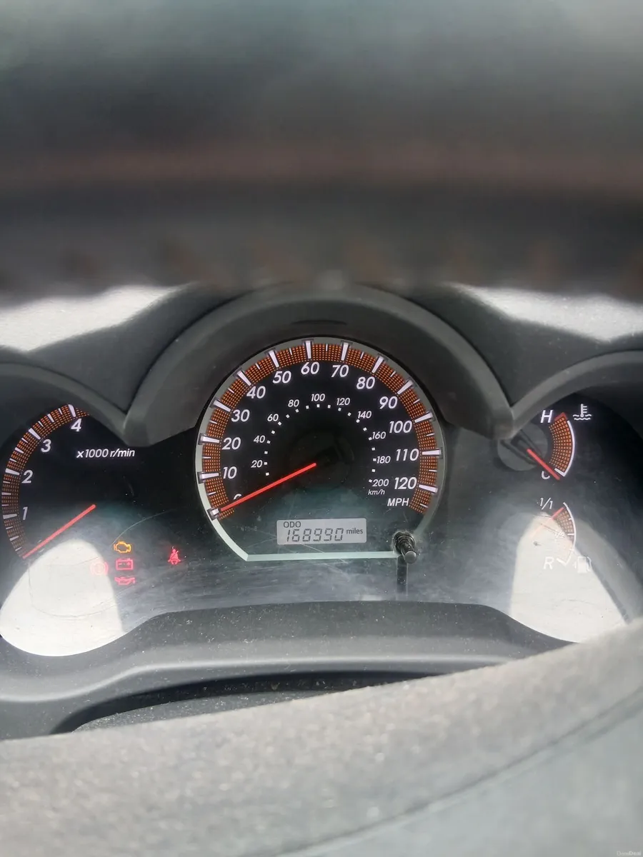 Toyota Hilux - Image 2