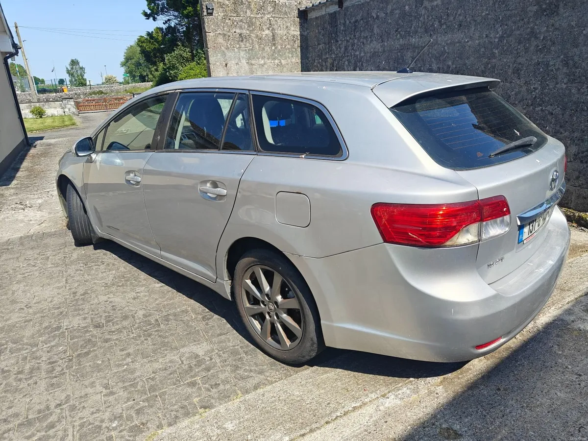 Toyota Avensis 2013 2.0L D - Image 4