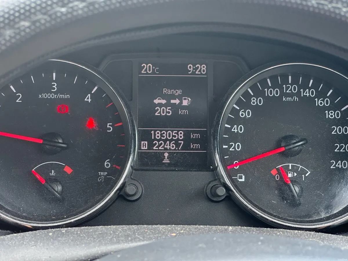 Nissan Qashqai 2011 - Image 2