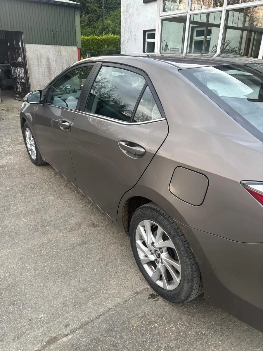 171 Toyota Carolla - GREY. - Image 4
