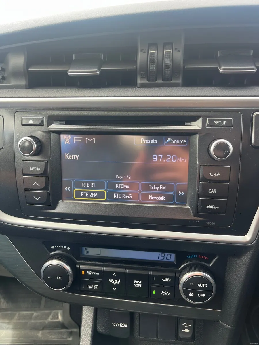Toyota Auris 2013 - Image 4