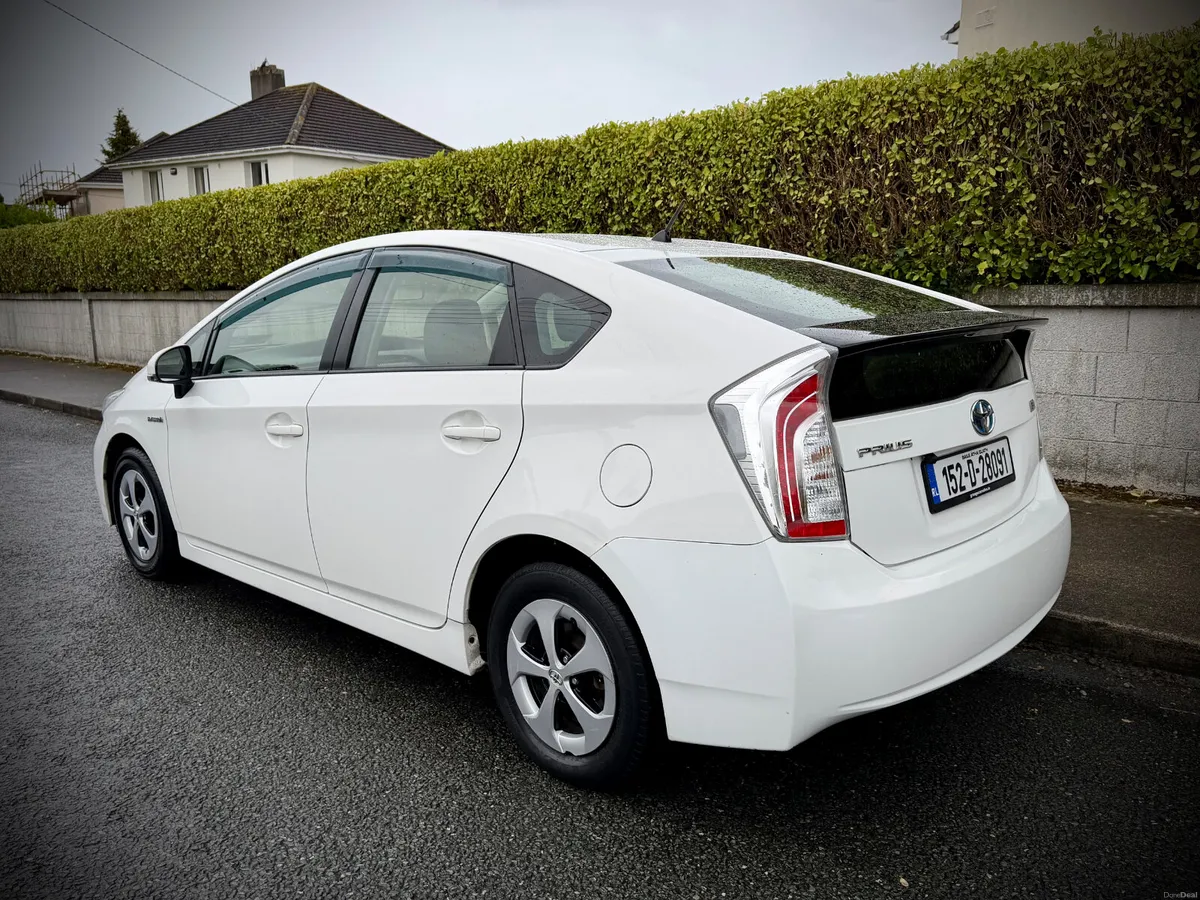Toyota Prius 2015 Petrol Hybrid | Reverse camera. - Image 4