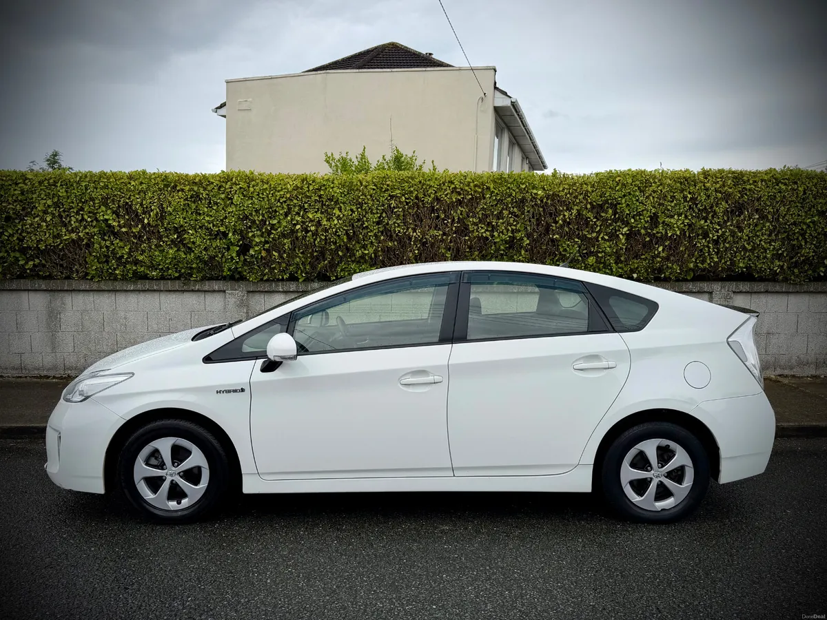 Toyota Prius 2015 Petrol Hybrid | Reverse camera. - Image 3