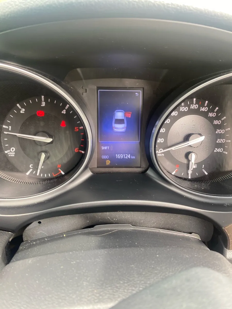 Toyota Avensis 2.0 Diesel 2016 - Image 3