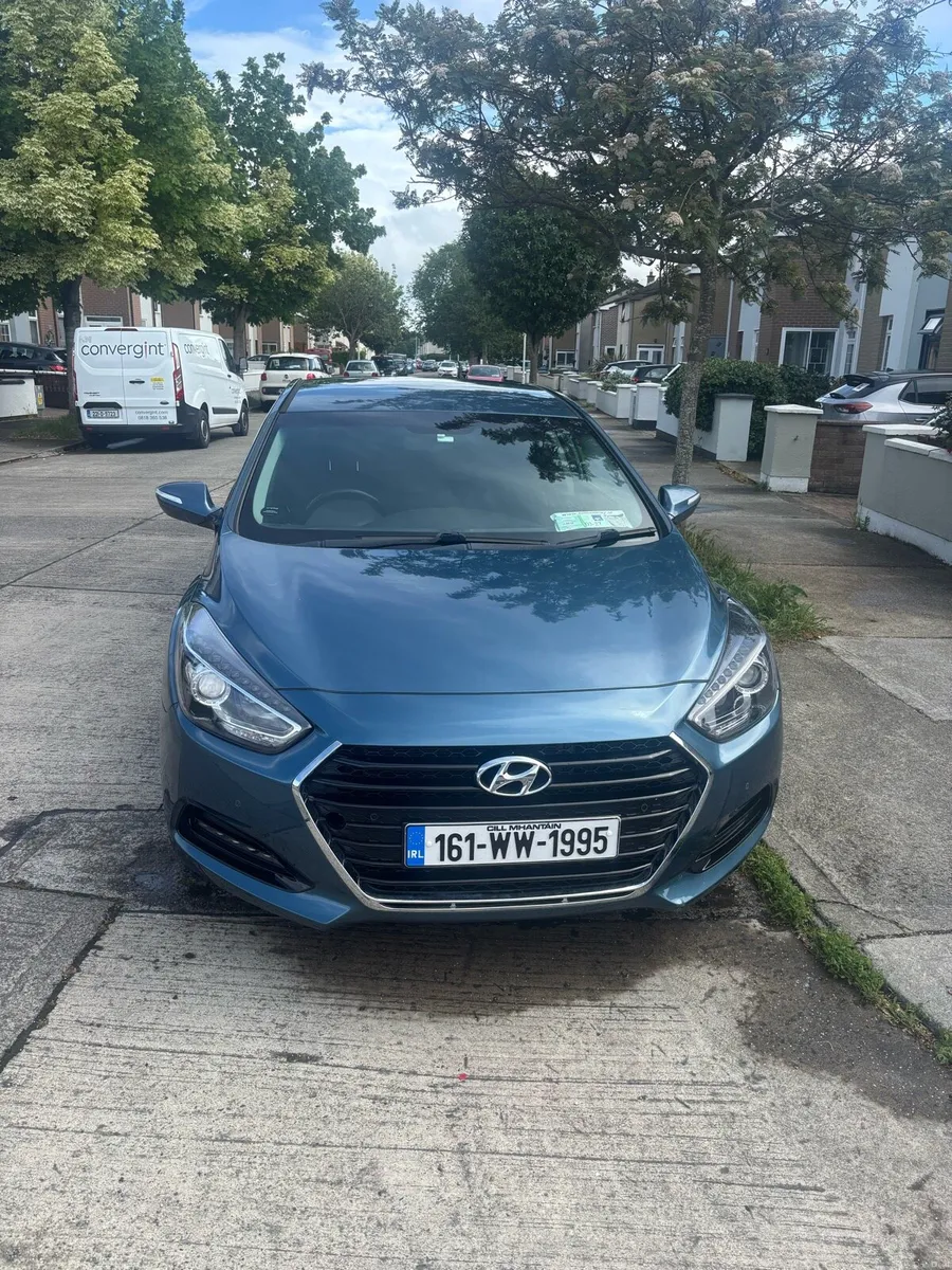 Hyundai i40 executive edition ** low mileage ** - Image 2