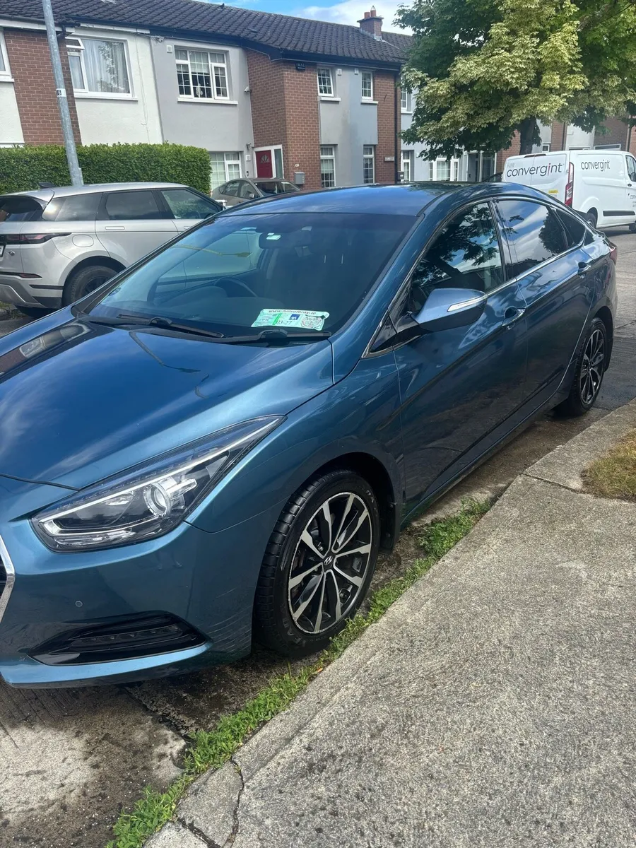 Hyundai i40 executive edition ** low mileage ** - Image 1