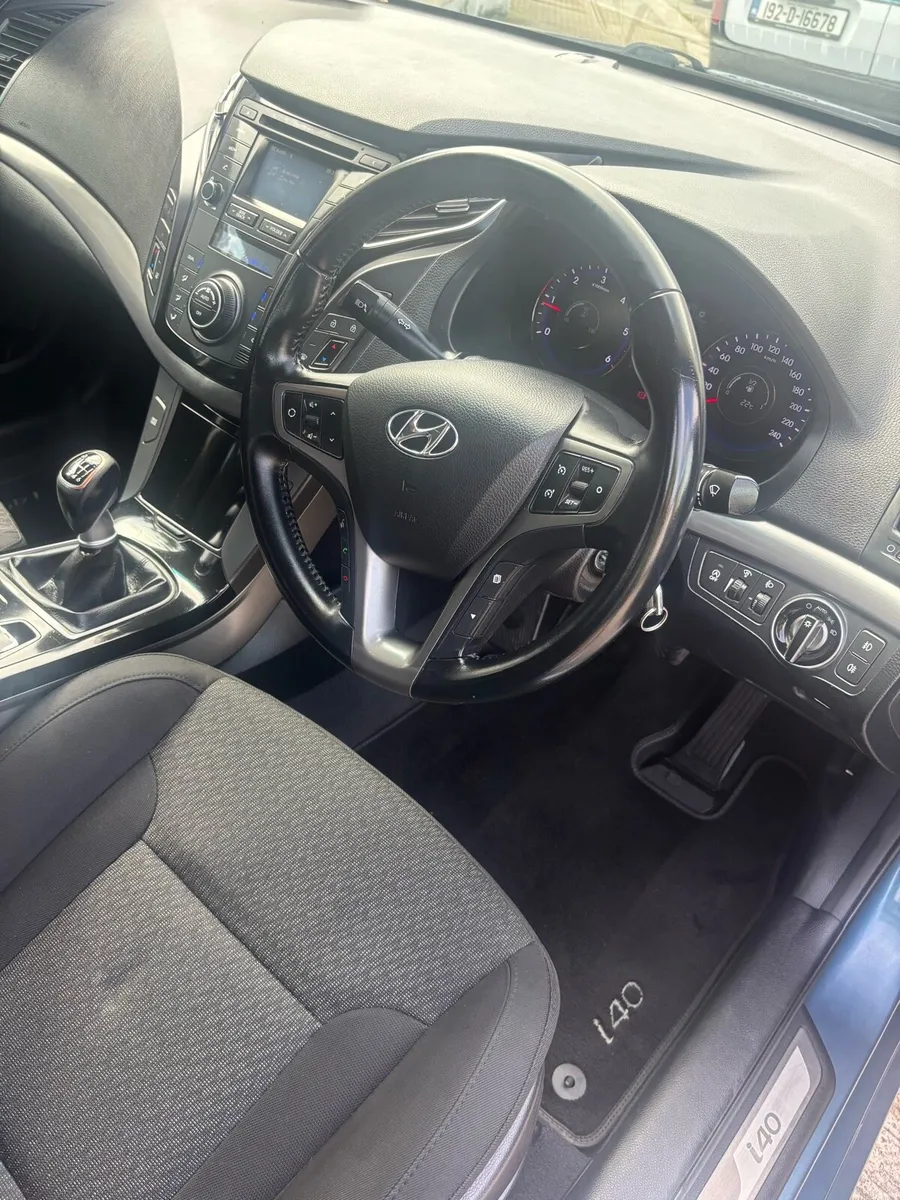 Hyundai i40 executive edition ** low mileage ** - Image 4