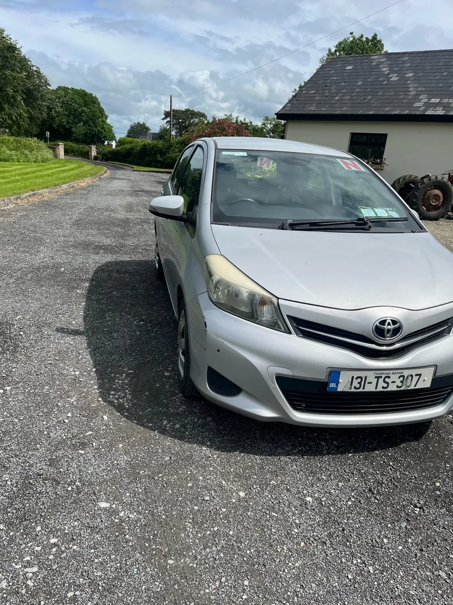 Toyota Yaris 2013 - Image 2