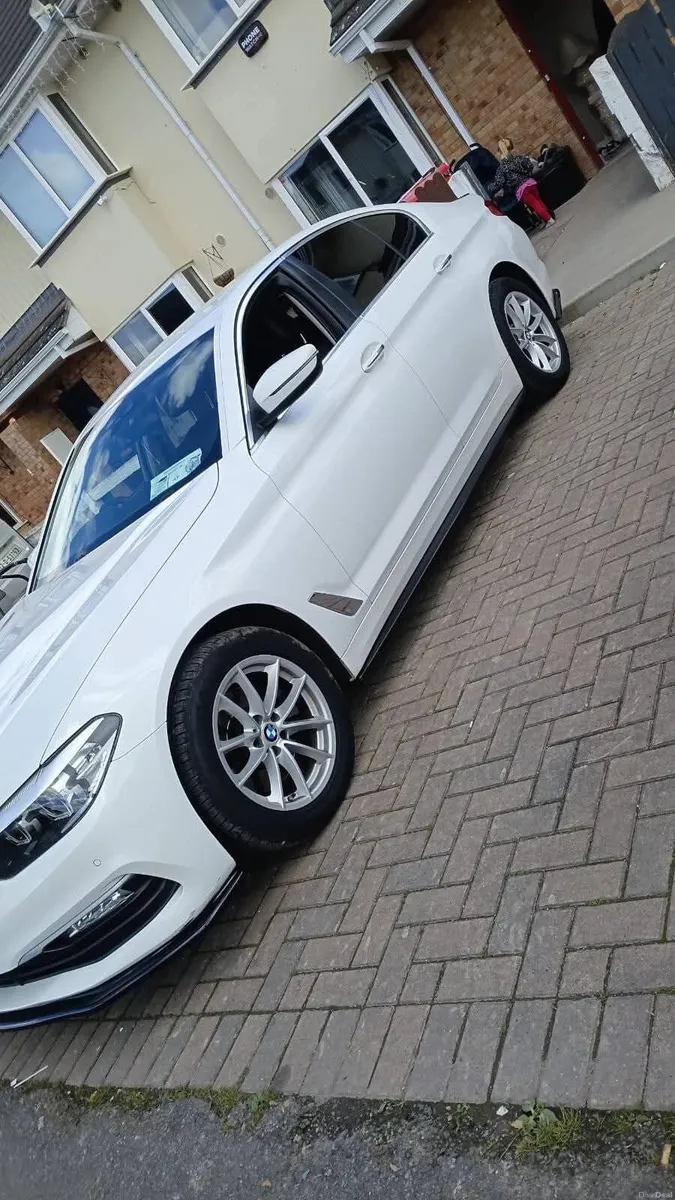 BMW 5-Series 2017 - Image 2