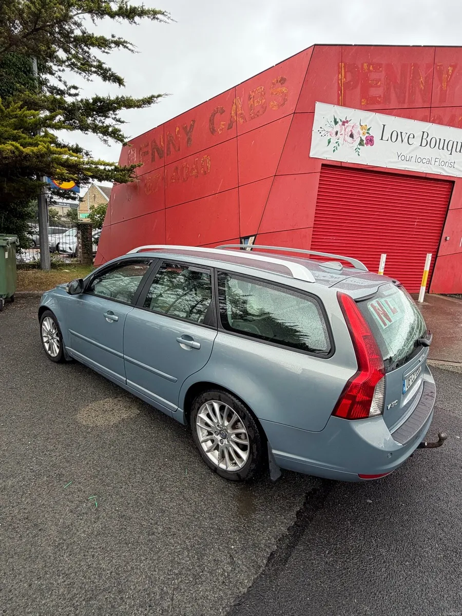 2008 VOLVO V50 - Image 2