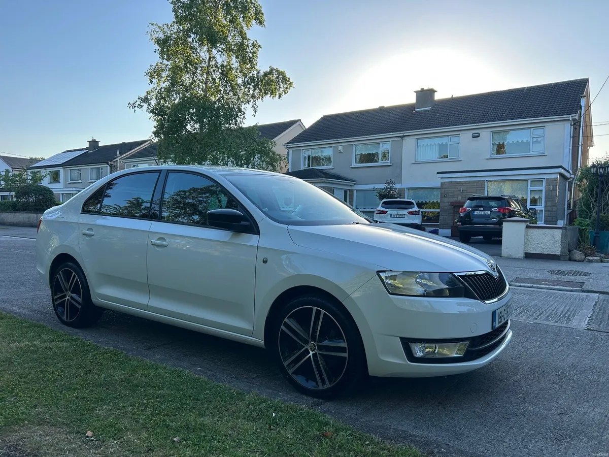 Skoda Rapid 2015 - Image 2