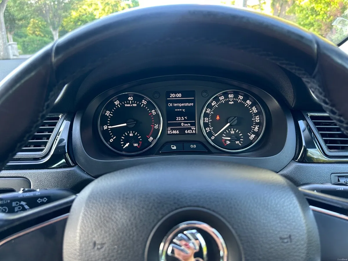 Skoda Rapid 2015 - Image 4