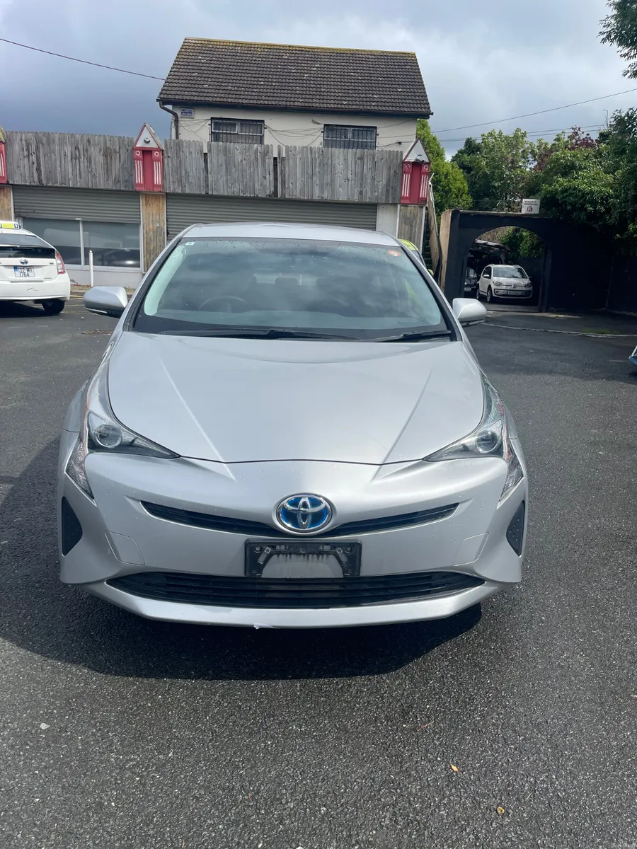 2018 Toyota Prius hybrid low mileage - Image 3