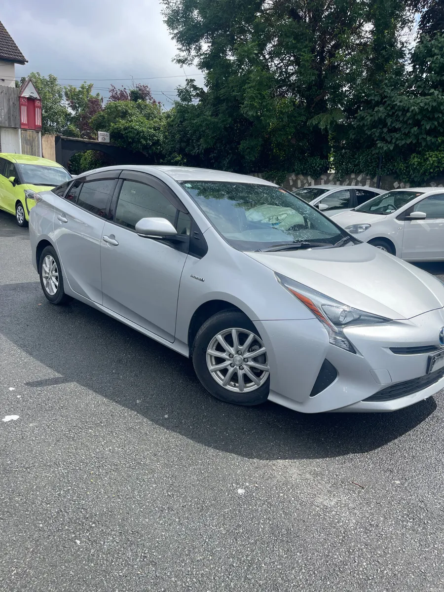 2018 Toyota Prius hybrid low mileage - Image 2
