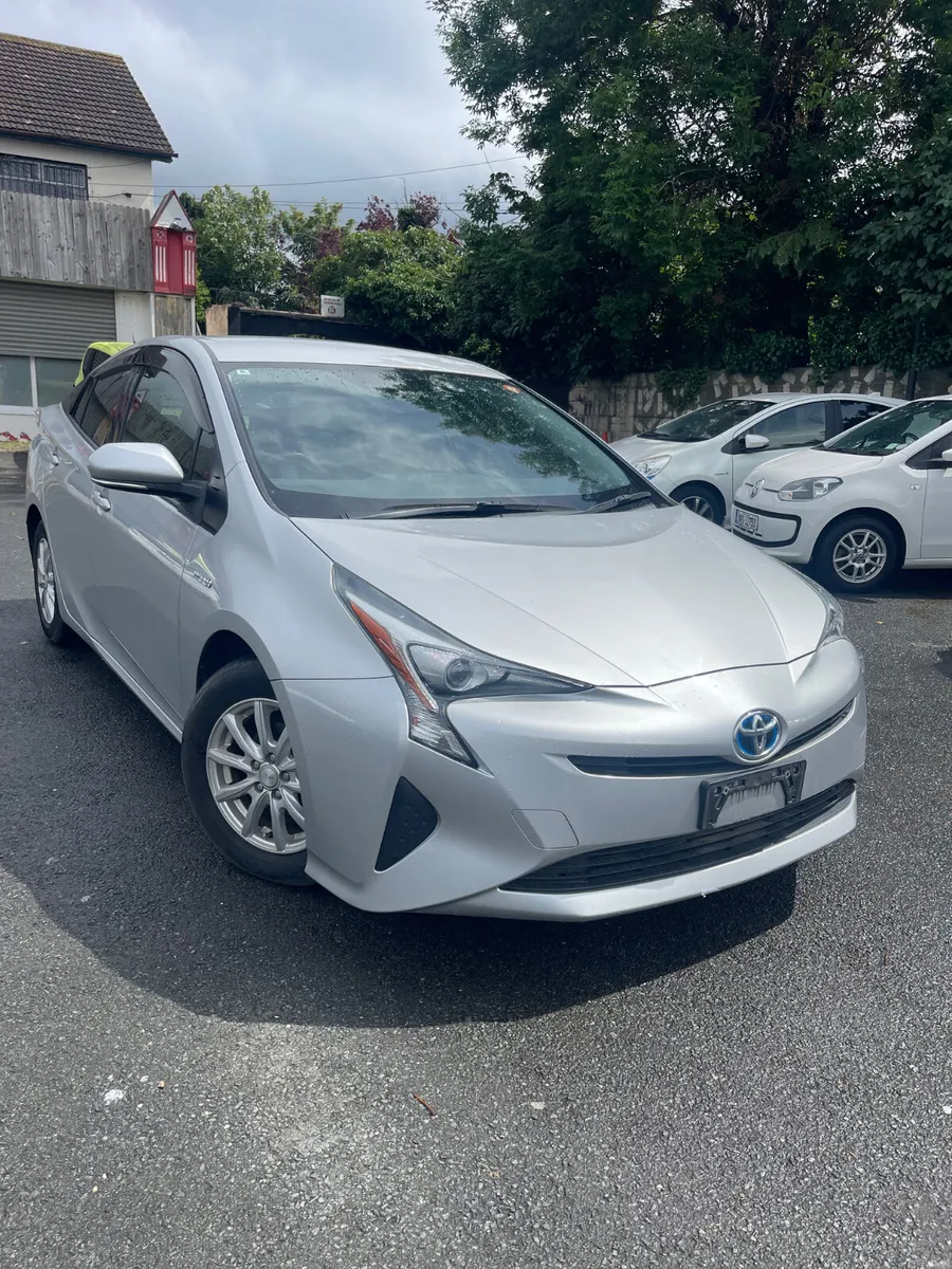 2018 Toyota Prius hybrid low mileage - Image 1