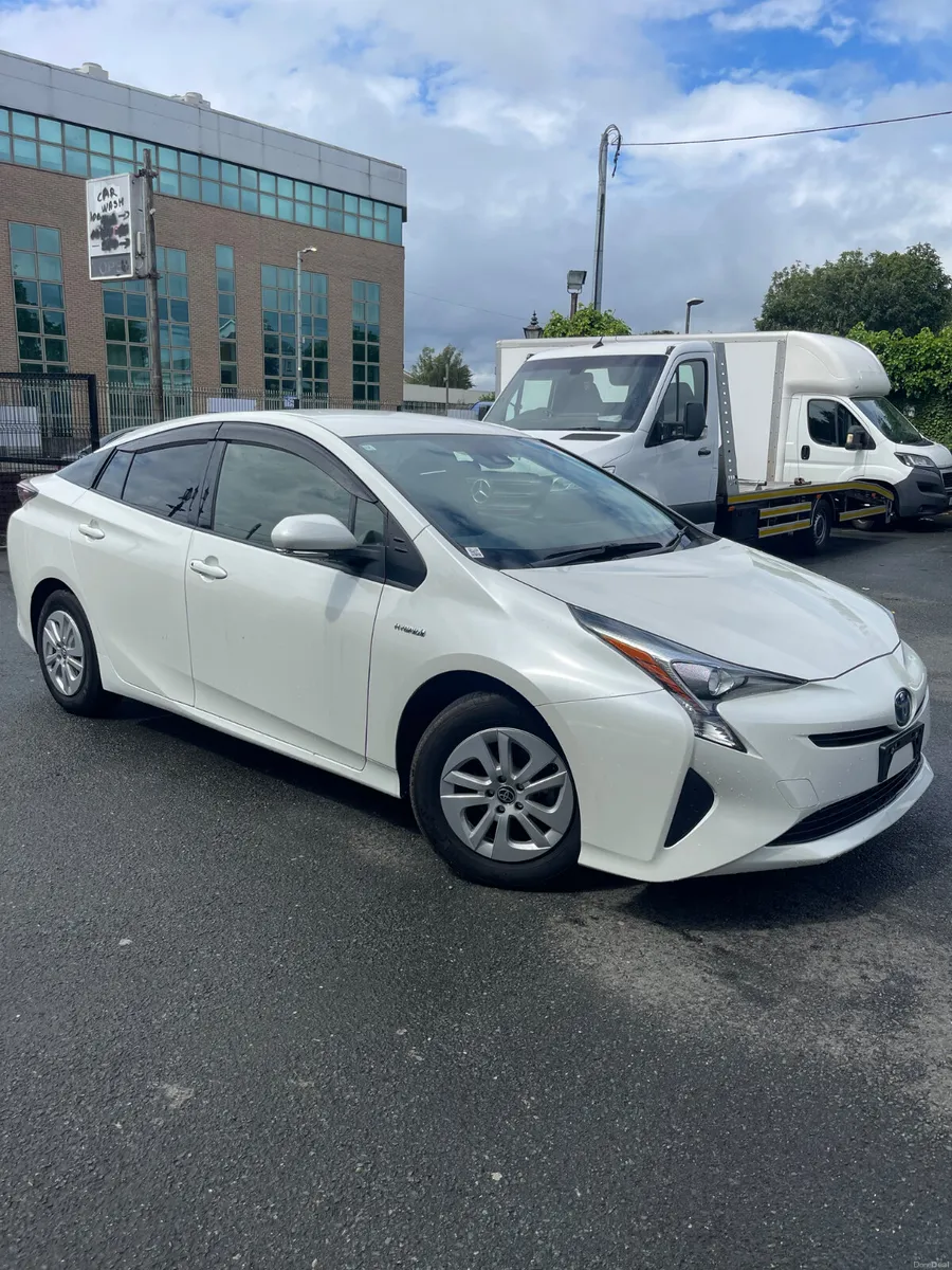 2018 Toyota Prius hybrid low mileage automatic - Image 2