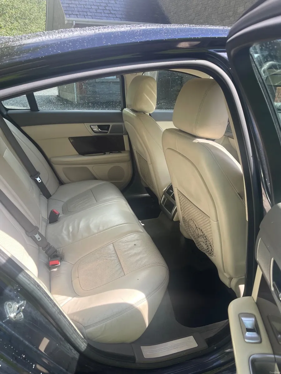Jaguar XF 2011 - Image 3