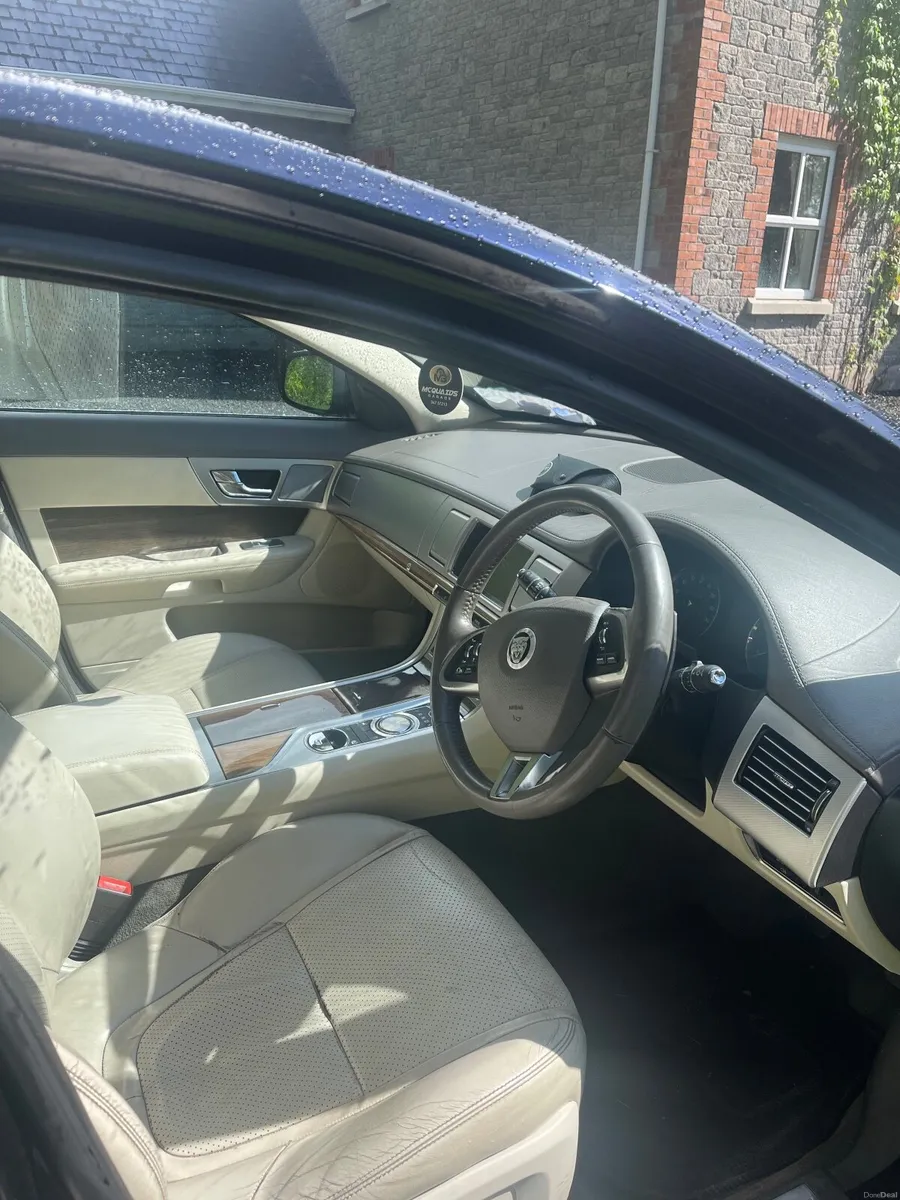 Jaguar XF 2011 - Image 5