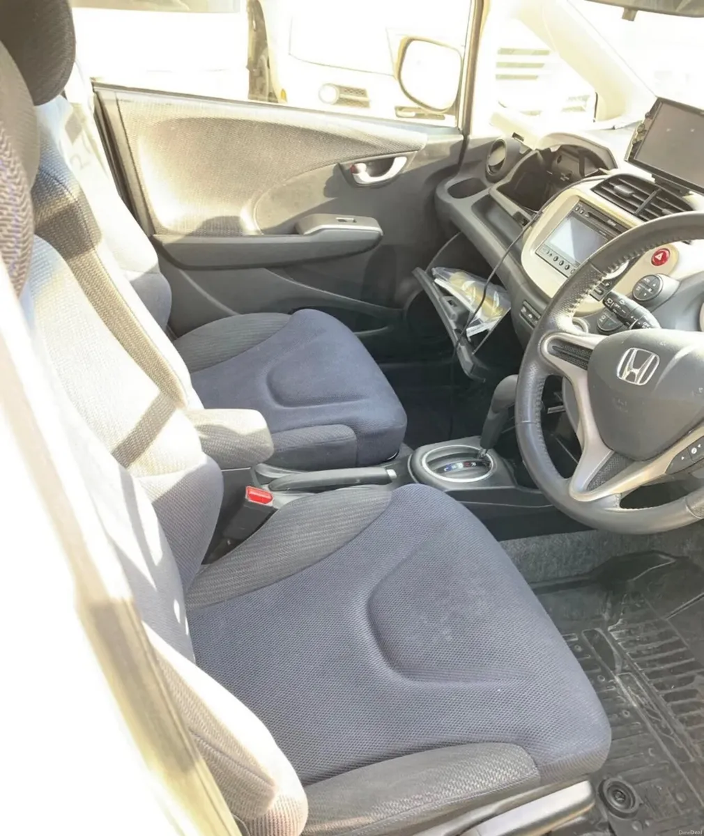 2012 Honda Fit (JAZZ) 1.3 Hybrid Auto  LOW KMS - Image 3