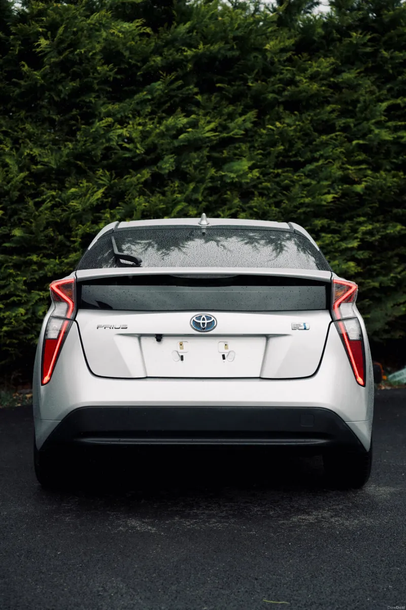 Toyota Prius 1.8 Hybrid 2018 - Image 4