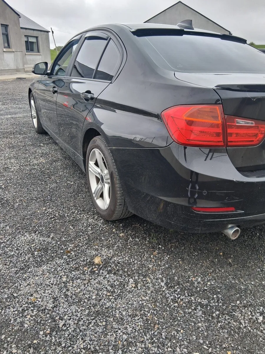 2014 BMW 318 - Image 4