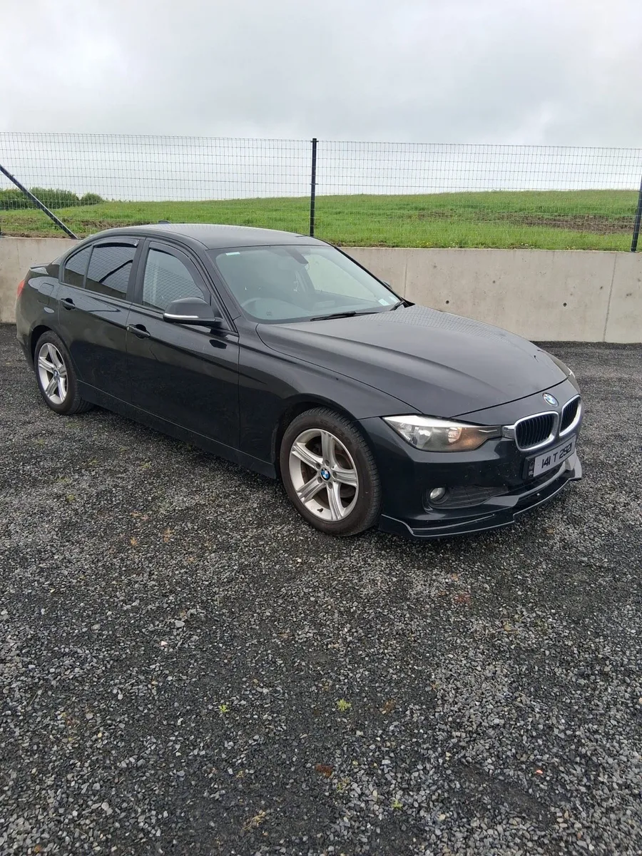 2014 BMW 318 - Image 2