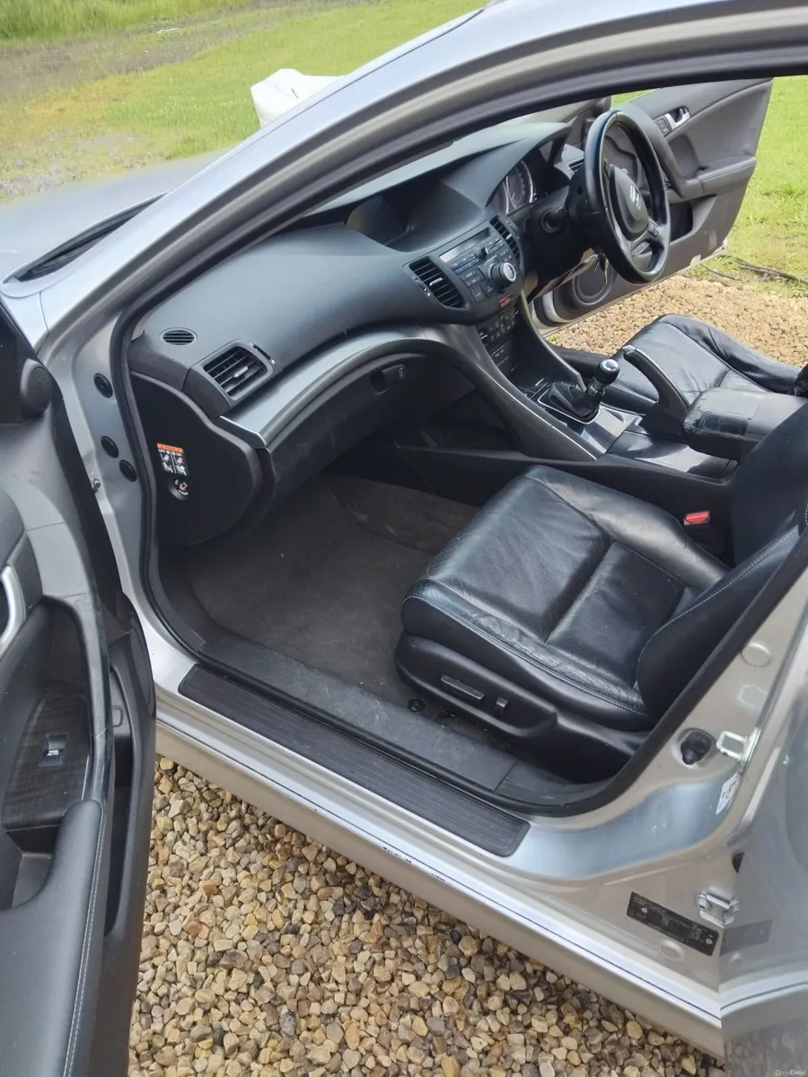Honda Accord 2011 - Image 4