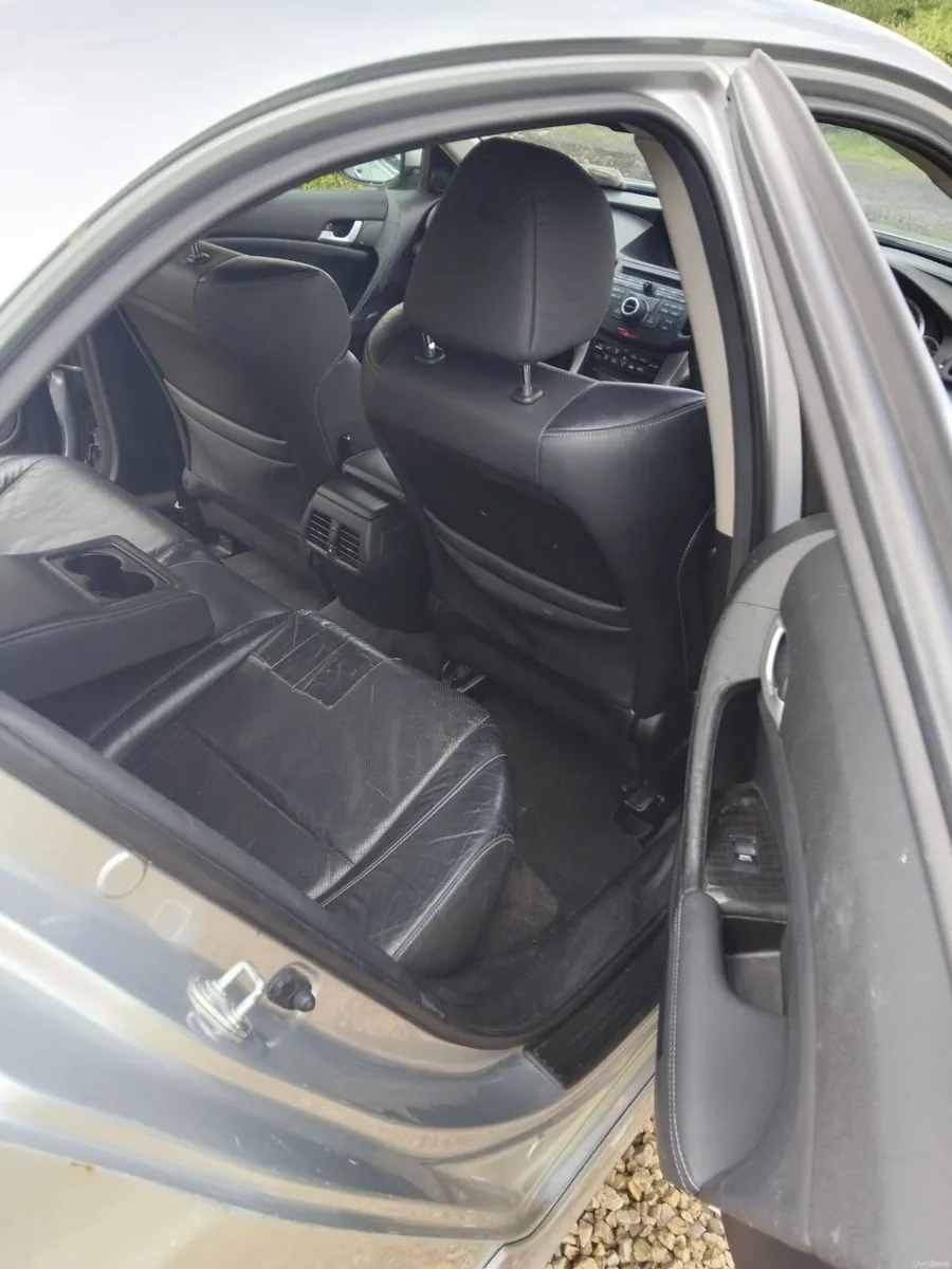 Honda Accord 2011 - Image 3