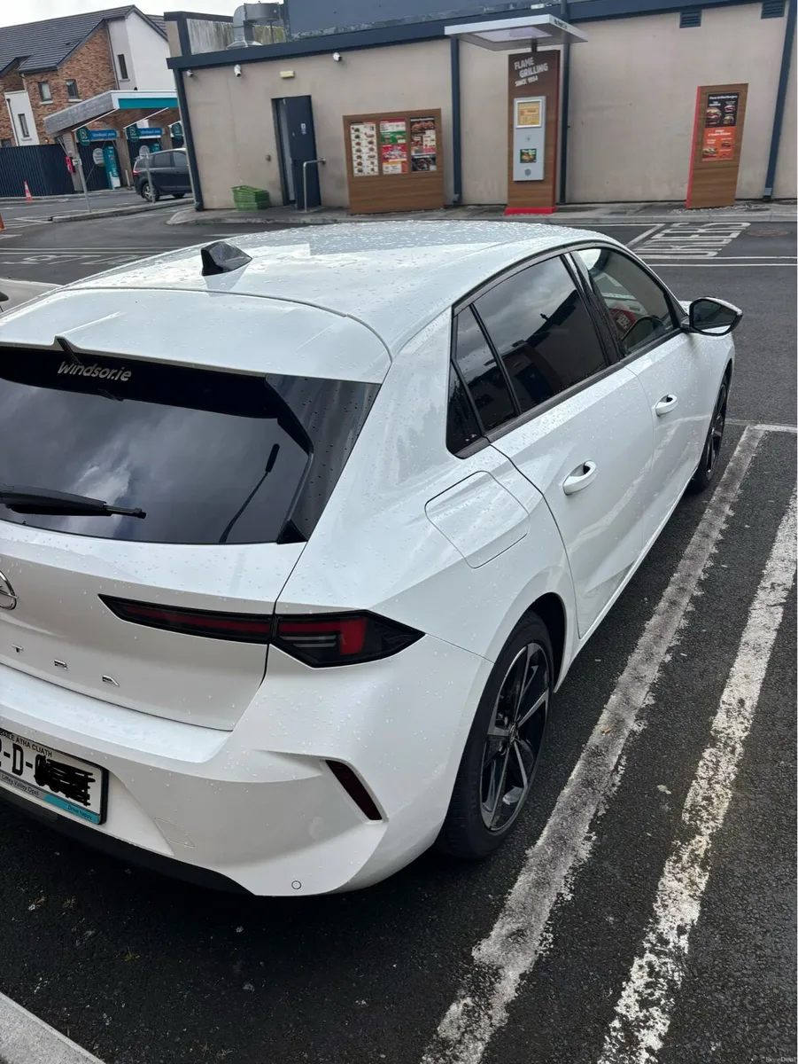 Opel Astra 1.2 Petrol - Elegance - Image 3