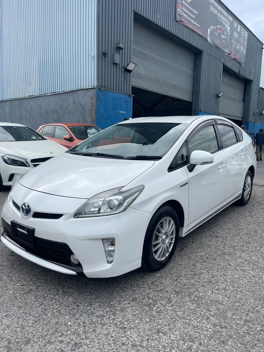 2013 Toyota Prius hybrid automatic leather spec - Image 4