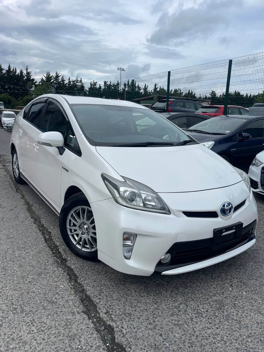 2013 Toyota Prius hybrid automatic leather spec - Image 1