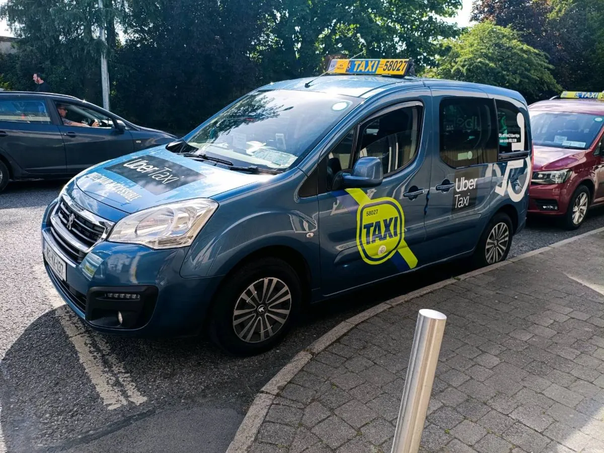 AUTOMATIC Wheelchair taxi for sale - Image 4