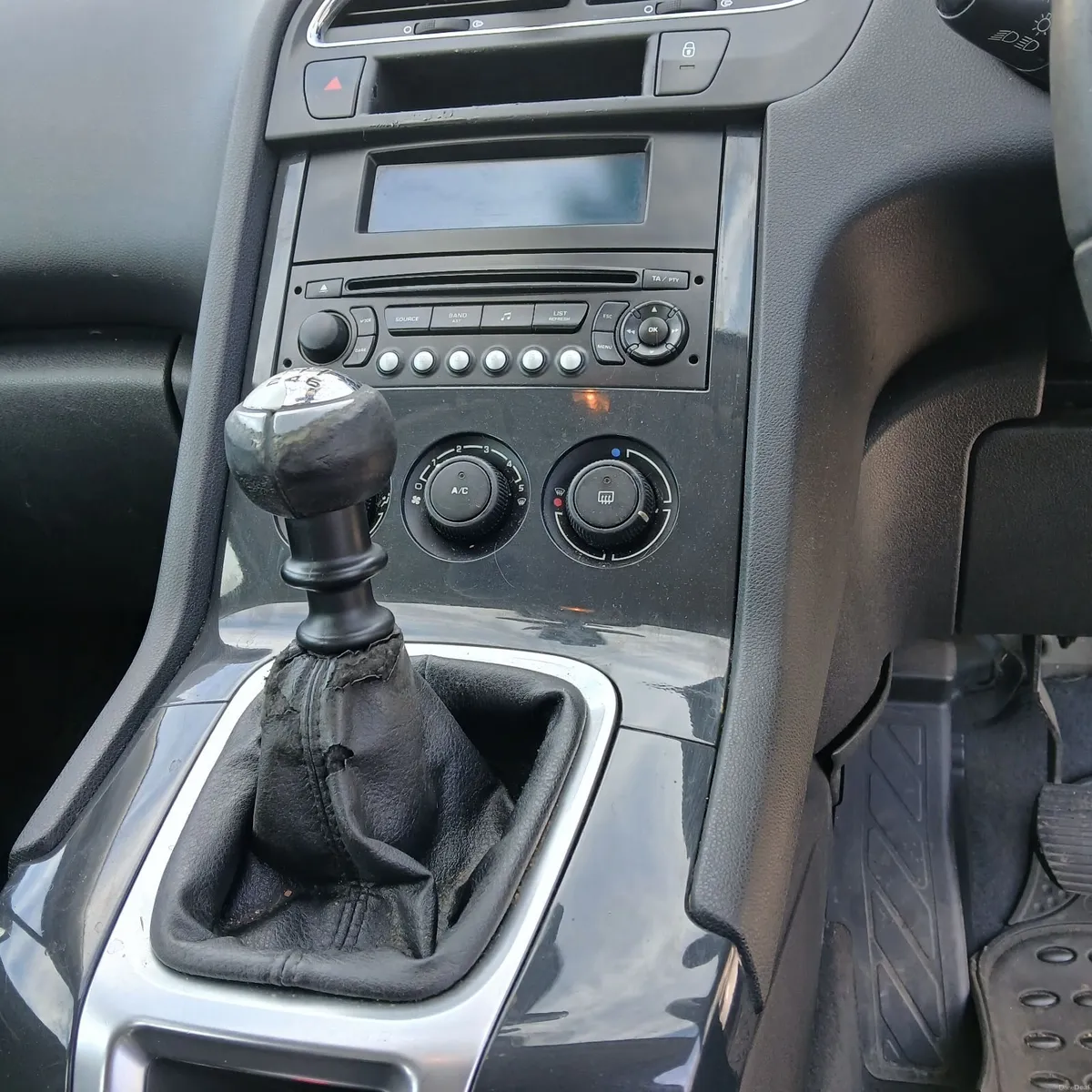 Peugeot 5008 2010 tax till Sep/NCT  Apr 27. - Image 4