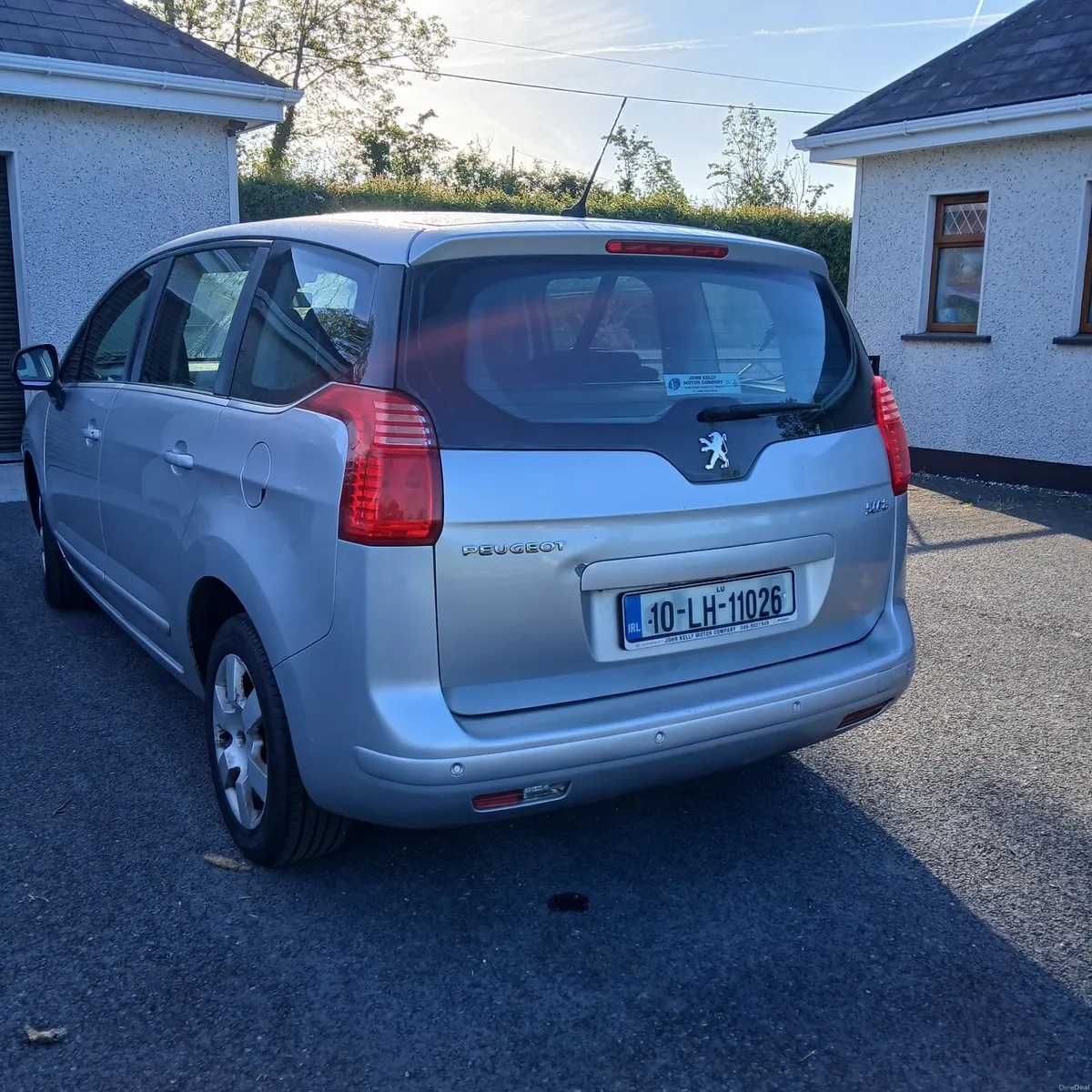 Peugeot 5008 2010 tax till Sep/NCT  Apr 27. - Image 5