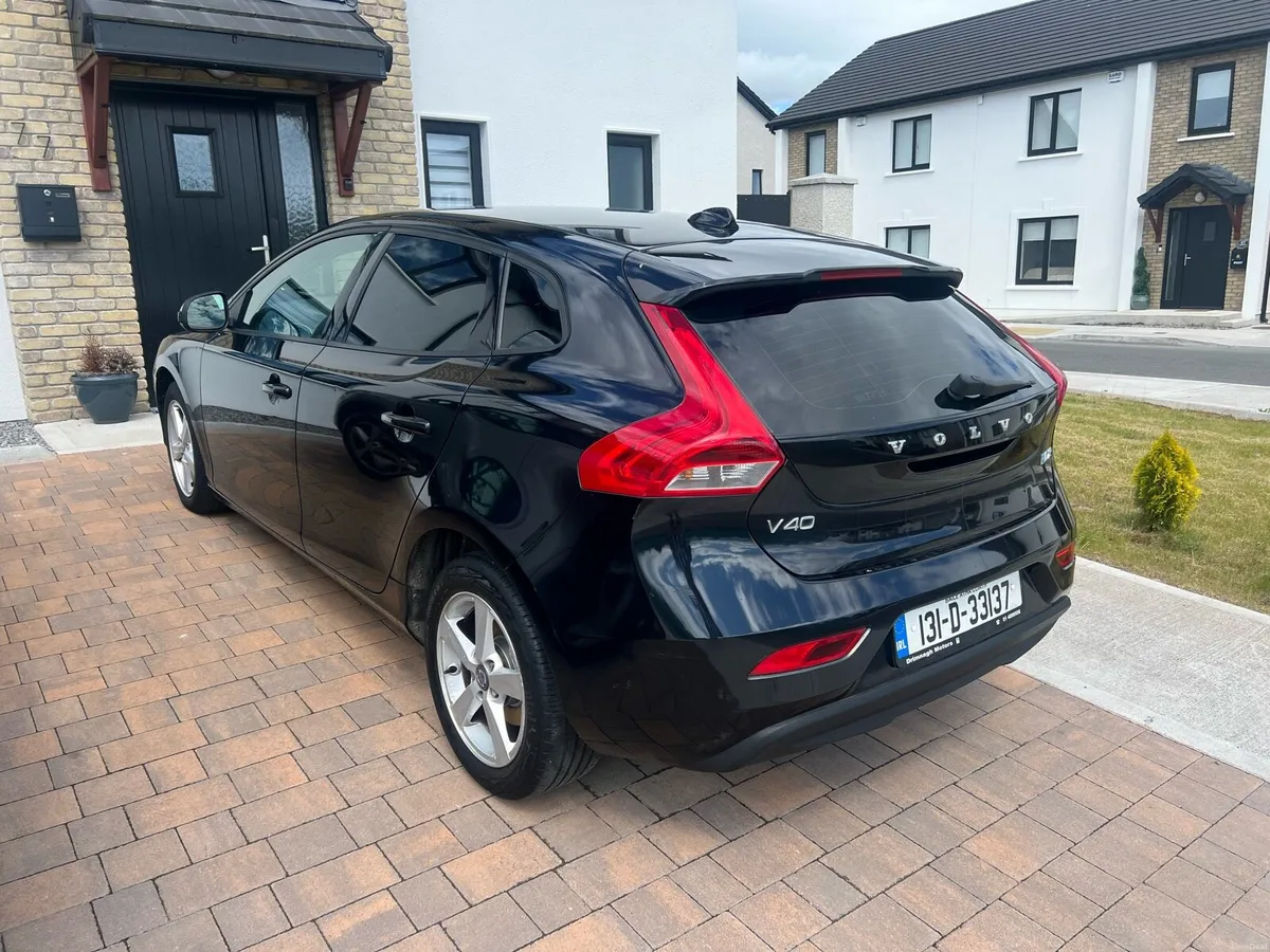 Volvo V40 D2 2013 - Image 2