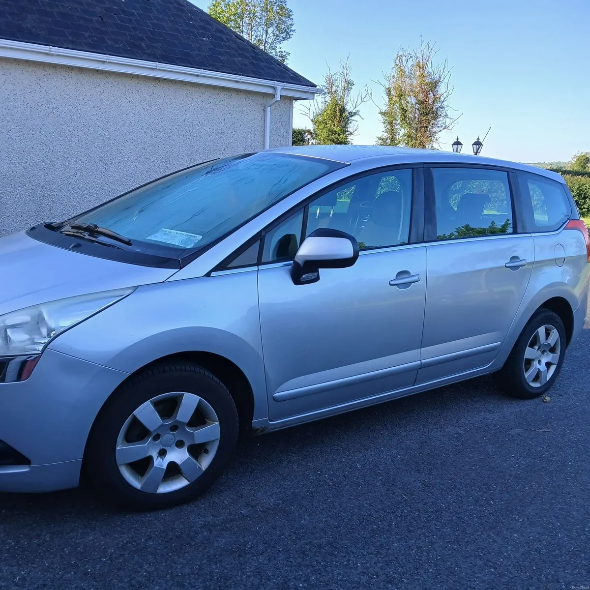 Peugeot 5008 2010 - Image 1
