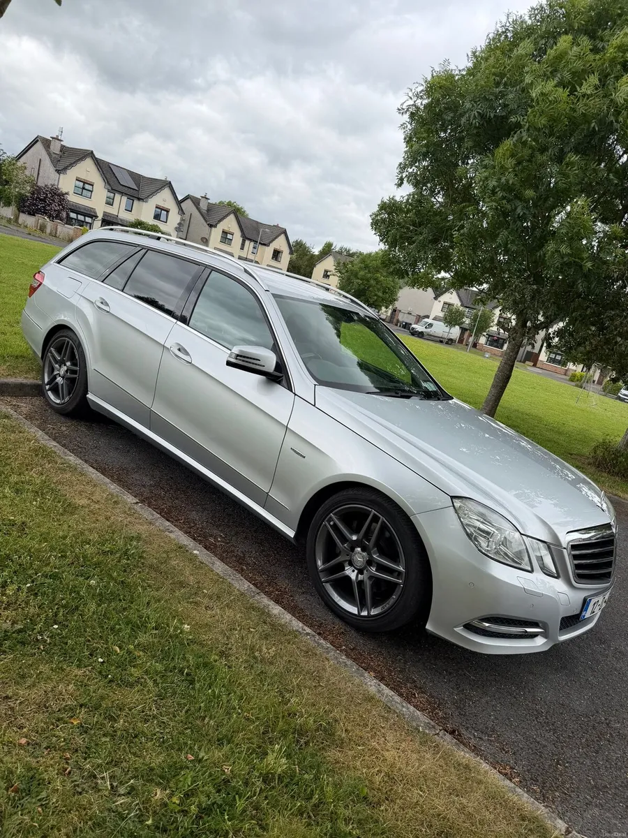 Mercedes E220 Estate - Image 5