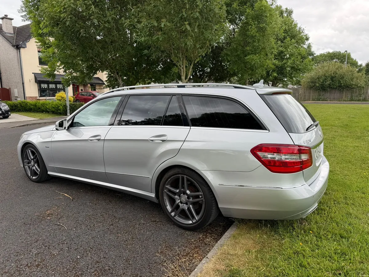 Mercedes E220 Estate - Image 4