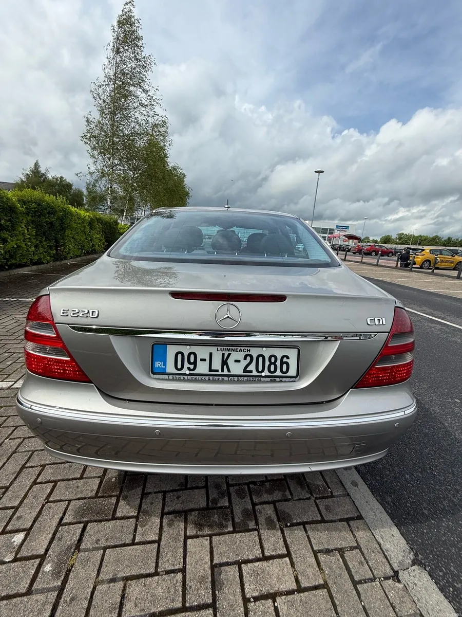 2009 Mercedes-Benz E220 Automatic-Avantgarde - Image 2