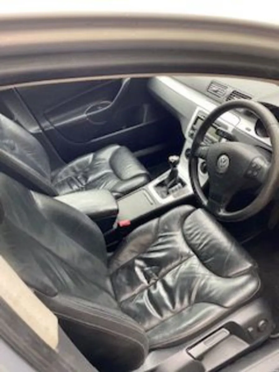 Volkswagen Passat - Image 2