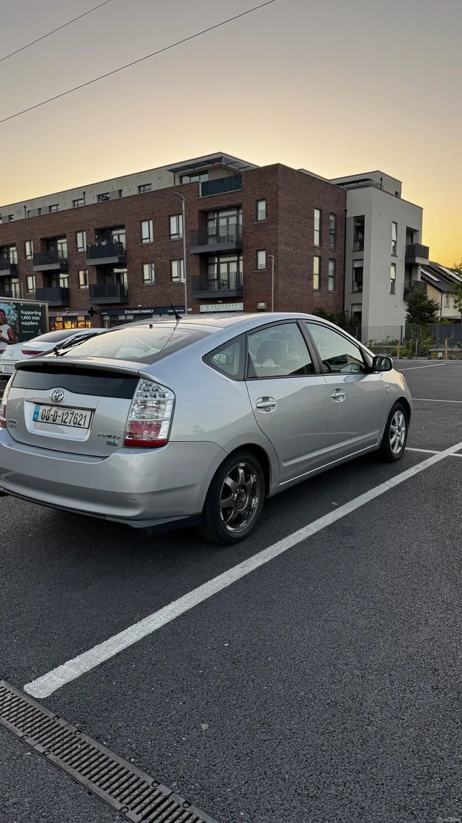 Toyota Prius 1.5 T Spirit Hybrid Automatic - Image 4