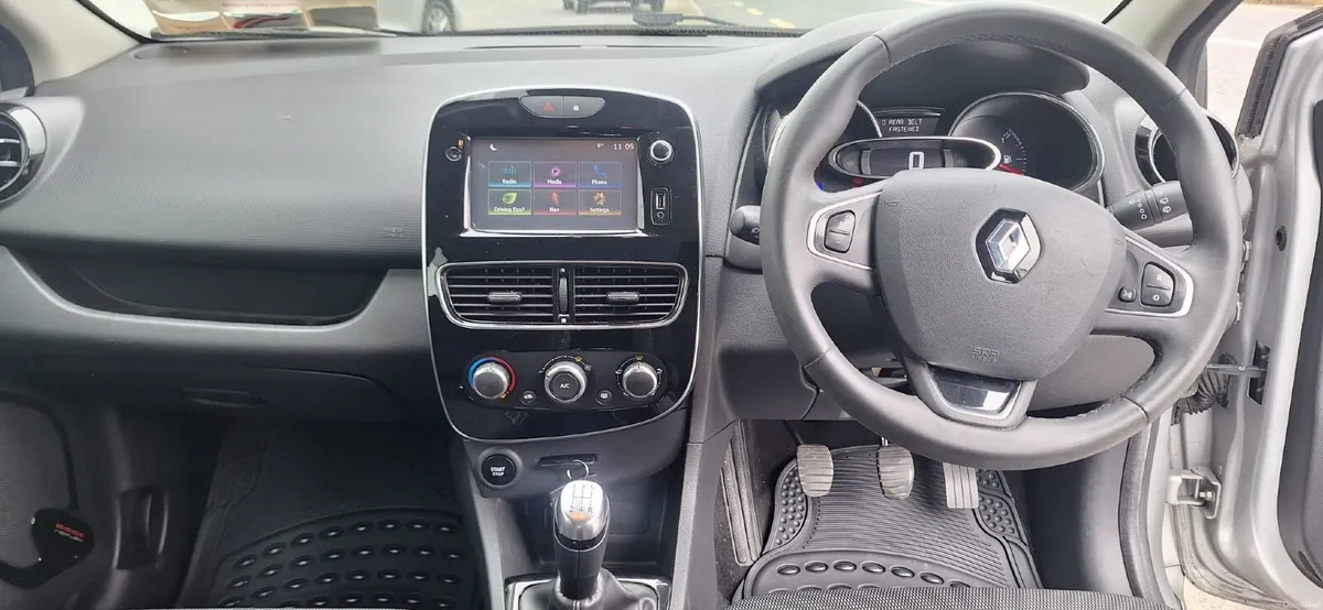 Renault Clio 2017 - Image 5