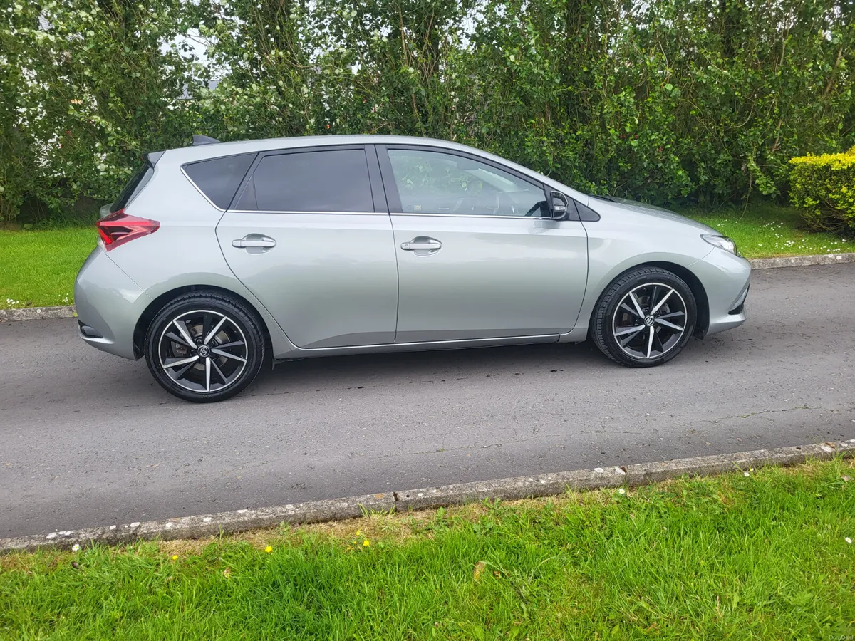Toyota Auris  1.2 petrol LUNA SPORT - Image 2