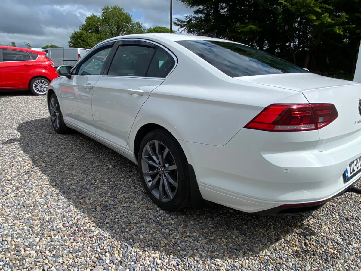 2021 Volkswagen Passat - Image 6