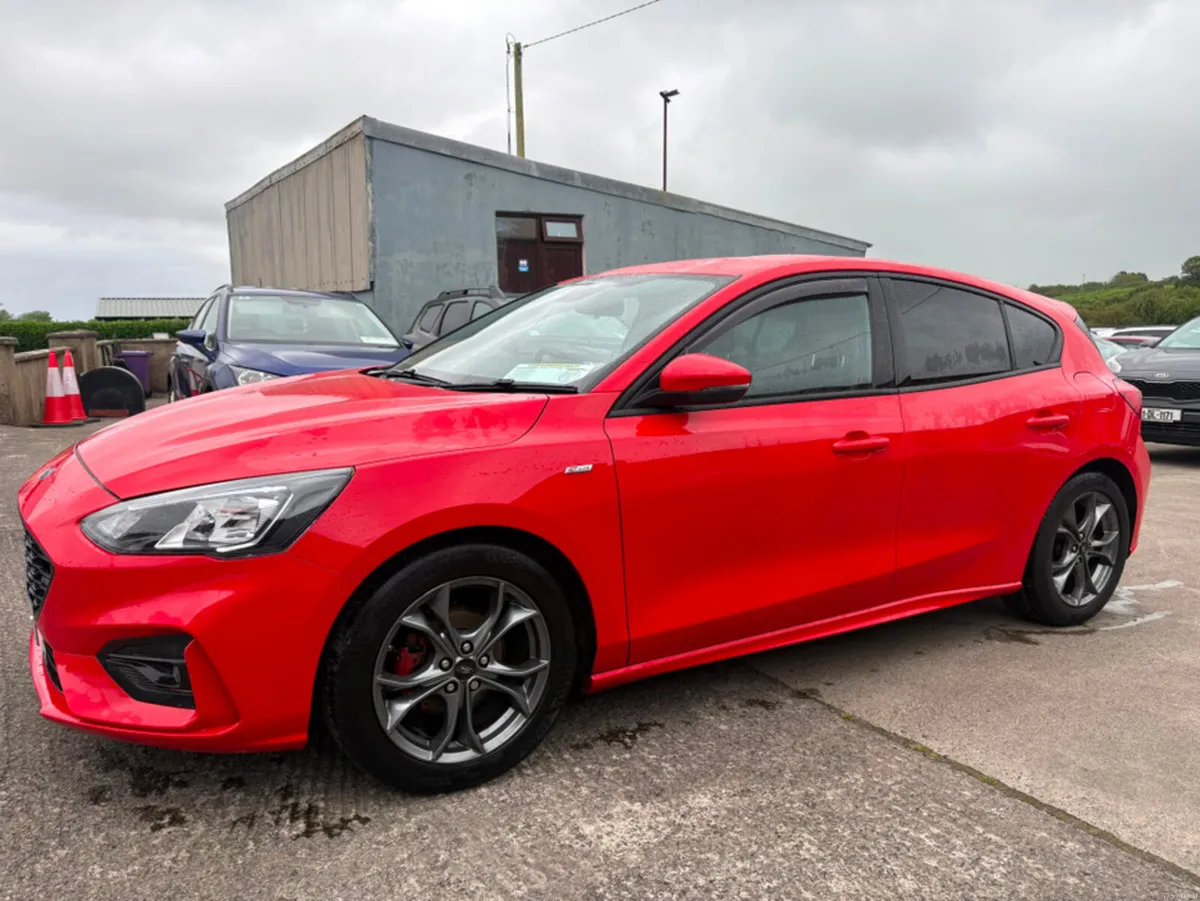 Ford Focus ST-LINE 5DR 1.5 TD 120 S6.2 M6 4DR - Image 3