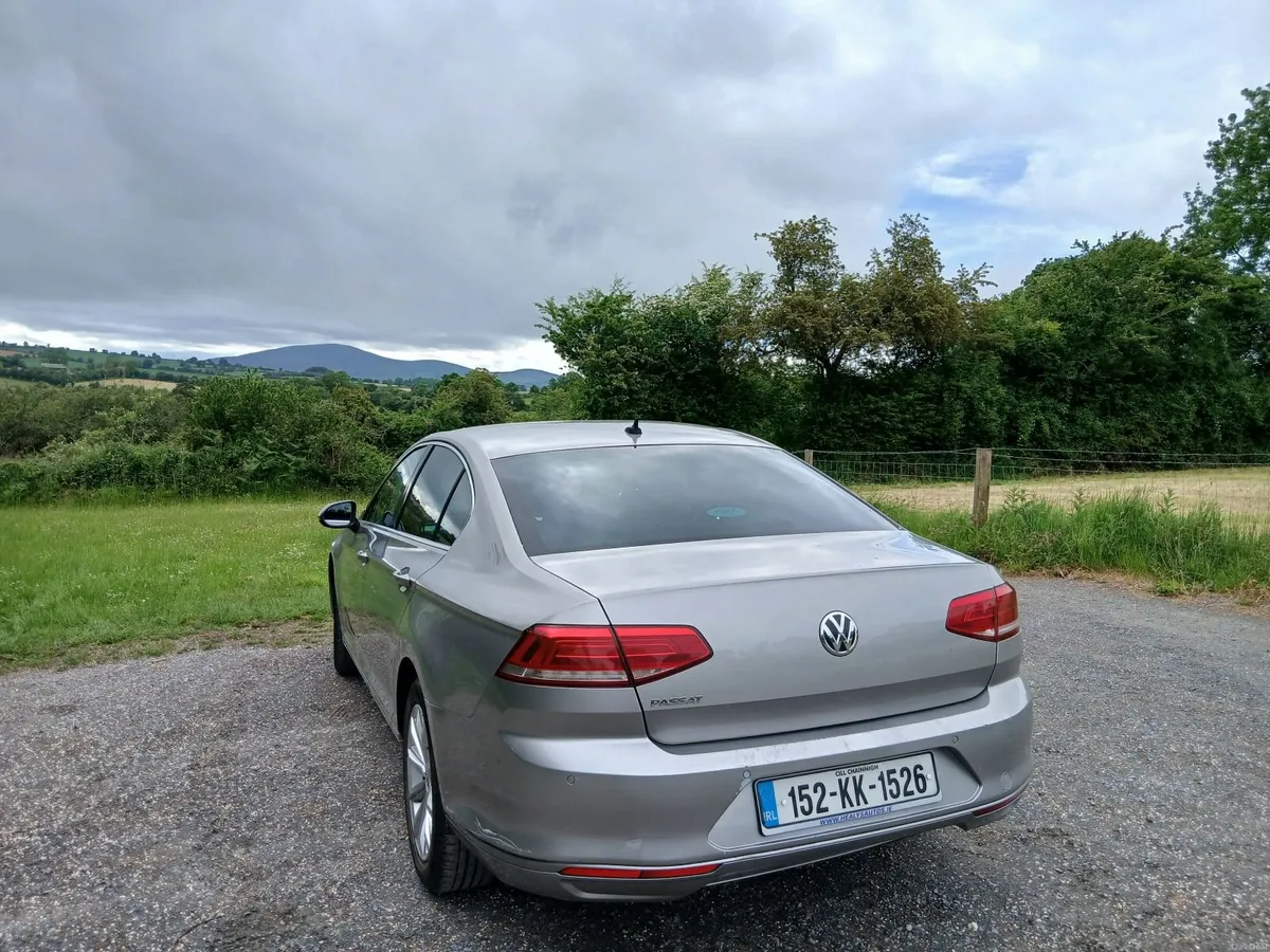 Volkswagen Passat 2015 - Silver - Image 2
