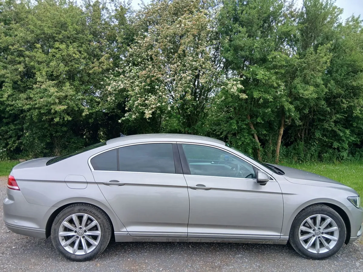 Volkswagen Passat 2015 - Silver - Image 3