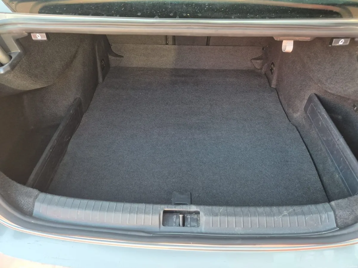 Volkswagen Passat 2015 - Silver - Image 4