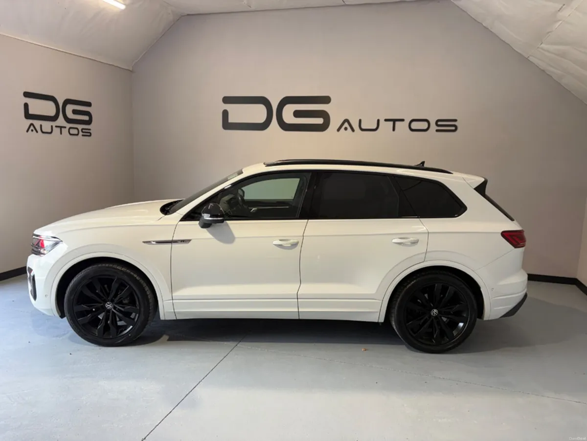 Volkswagen Touareg 3.0 TDI V6 BLACK EDITION - Image 1
