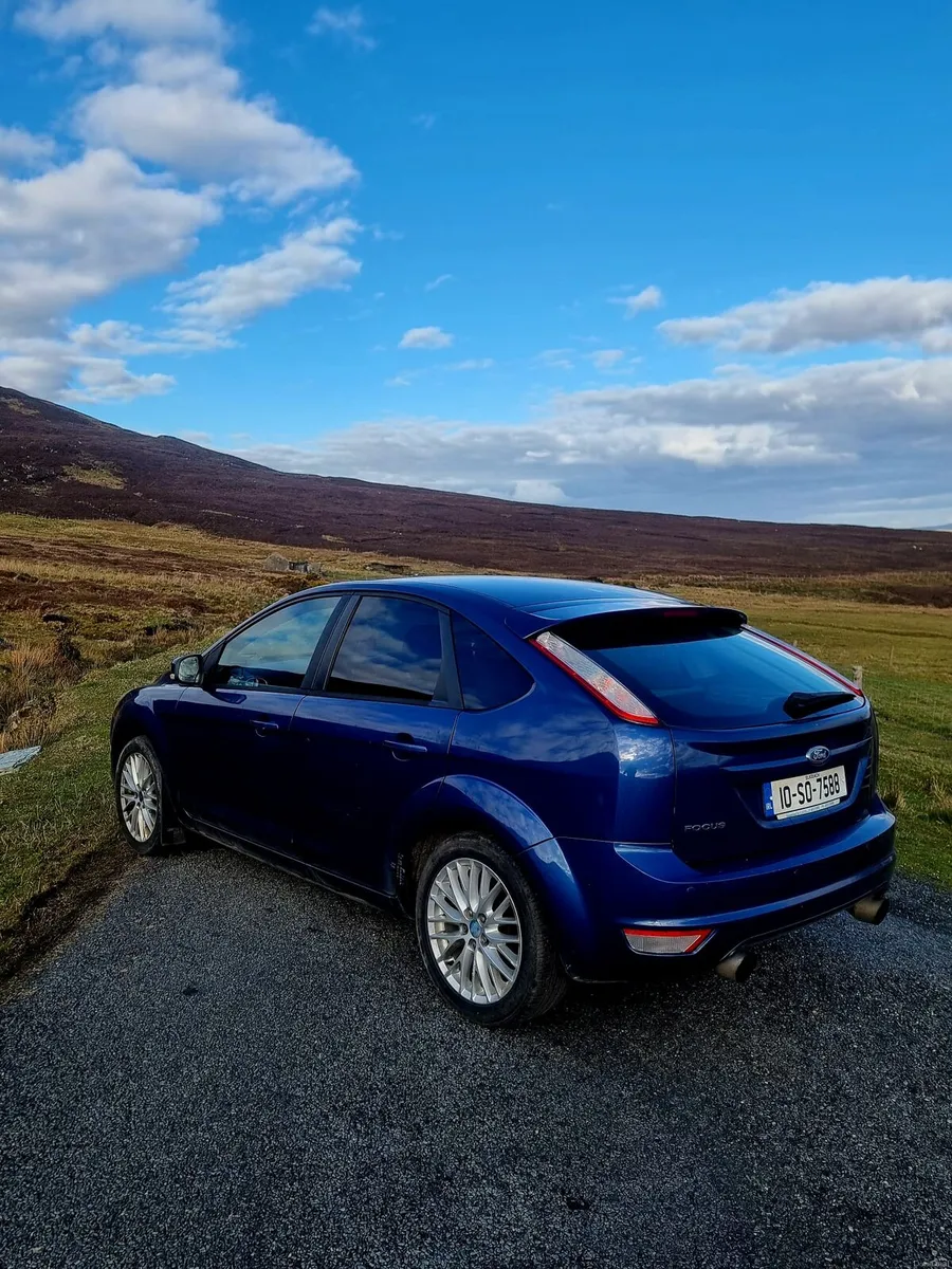 Ford Focus 1.6 2010 - Image 2